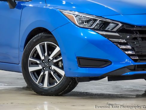 Used 2023 Nissan Versa SV image 3