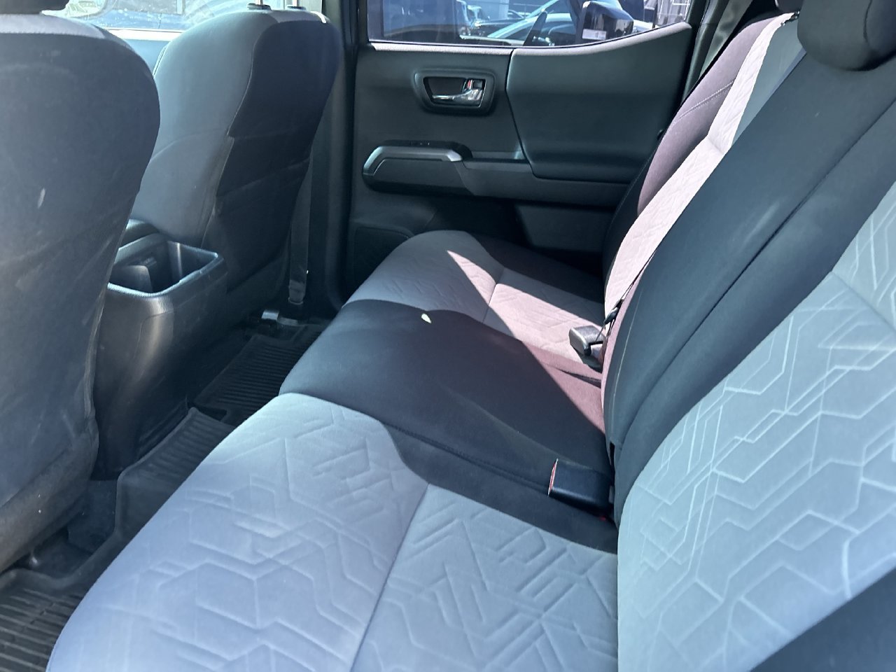 Used 2022 Toyota Tacoma TRD Off-Road AWD/4WD image 10
