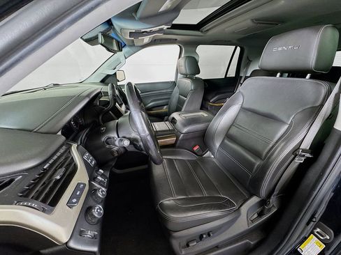 Used 2019 GMC Yukon Denali w/ Denali Ultimate Black Edition AWD/4WD image 22