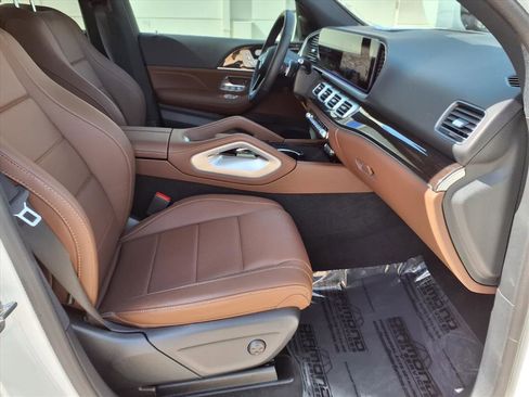 Used 2025 Mercedes-Benz GLE 450e 4MATIC image 9