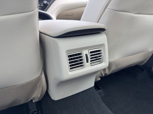 Used 2022 Toyota Camry XLE image 16