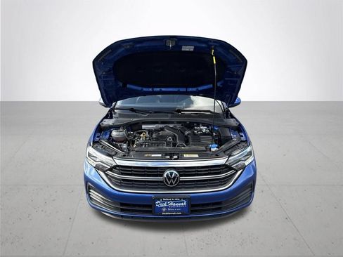 Used 2024 Volkswagen Jetta SE FWD image 3