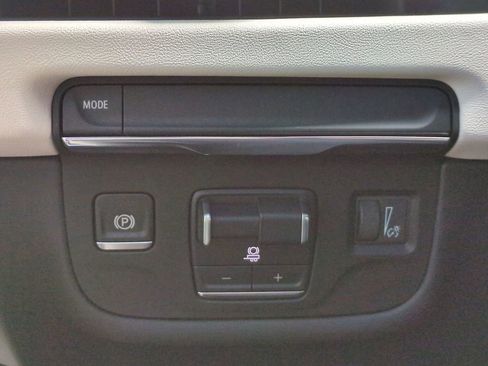 Certified 2025 Cadillac Escalade Sport w/ LPO, ONYX Package image 25