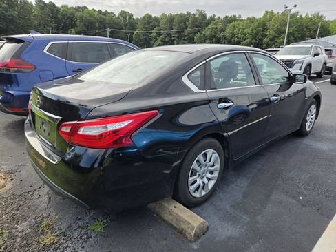 Used 2017 Nissan Altima 2.5 S w/ Power Driver Seat Package FWD image 9