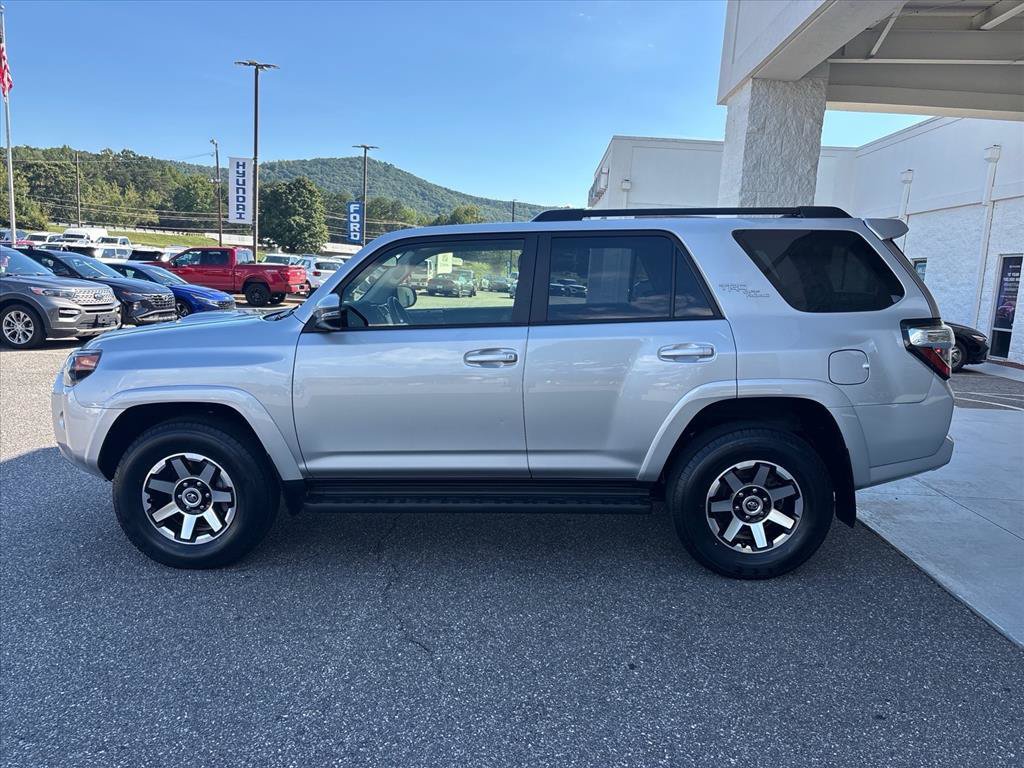 Used 2024 Toyota 4Runner TRD Off-Road Premium AWD/4WD image 24