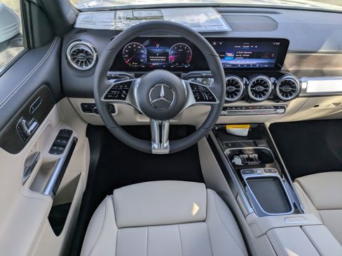 New 2026 Mercedes-Benz GLB 250 4MATIC image 16