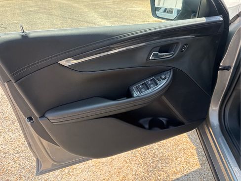 Used 2017 Chevrolet Impala Premier FWD image 21