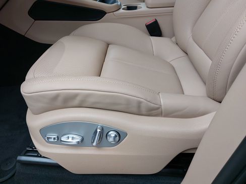 Certified 2026 Porsche Macan image 31