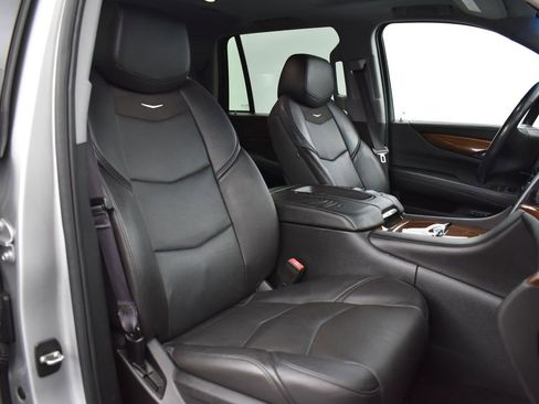 Used 2016 Cadillac Escalade Luxury image 35