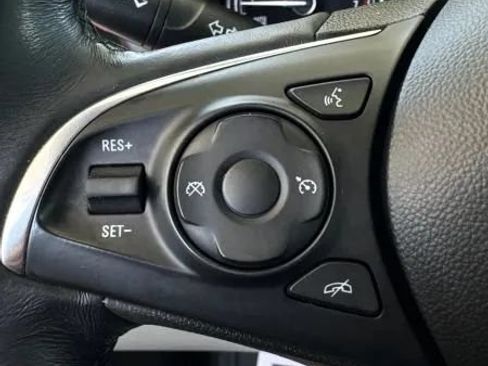 Used 2021 Buick Enclave Essence FWD image 32