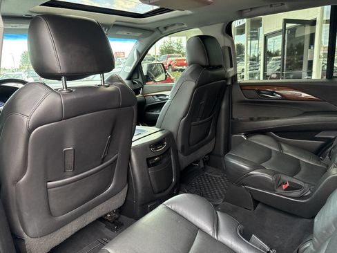 Used 2016 Cadillac Escalade Premium image 32