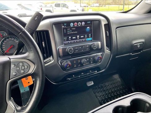 Used 2018 Chevrolet Silverado 1500 LT w/ Texas Edition image 9