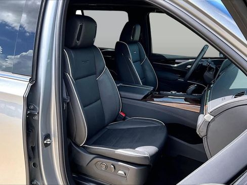 Used 2024 Cadillac Escalade Premium Luxury RWD image 8
