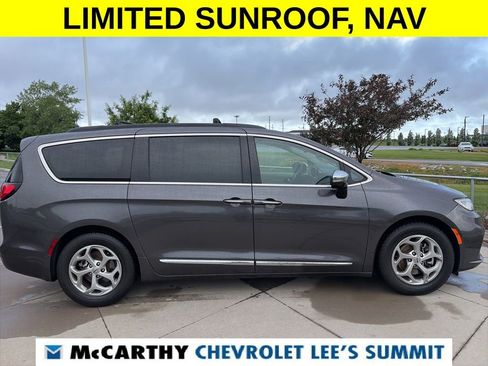 Used 2023 Chrysler Pacifica Limited FWD image 15