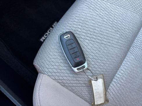 Used 2025 Nissan Rogue SV AWD/4WD image 21