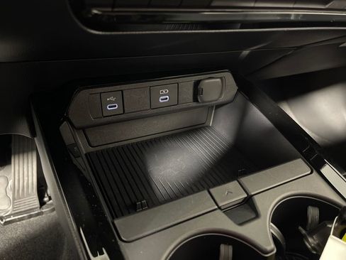 Certified 2024 Toyota Prius XLE image 30