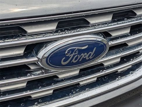 Used 2024 Ford Edge Titanium image 11