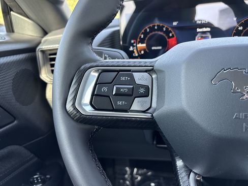 Used 2025 Ford Mustang Coupe RWD image 24