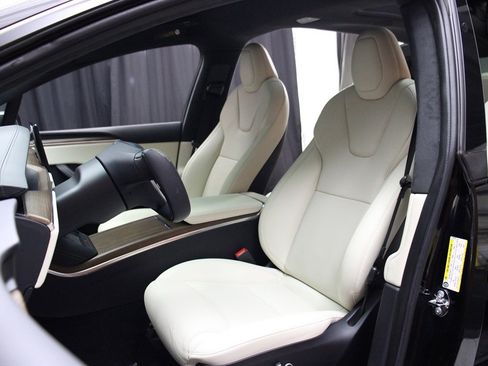 Used 2023 Tesla Model X image 49