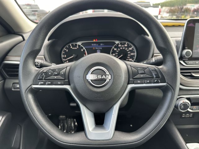 Used 2025 Nissan Altima 2.5 SV FWD image 22