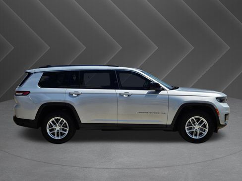 Used 2022 Jeep Grand Cherokee L Laredo w/ Luxury Tech Group I AWD/4WD image 2
