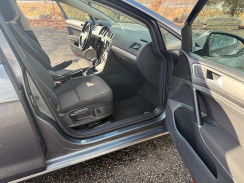 Used 2017 Volkswagen Golf S image 14