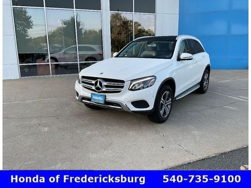 Used 2018 Mercedes-Benz GLC 300 4MATIC image 2