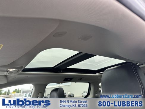 Used 2024 Chrysler Pacifica Limited FWD image 20