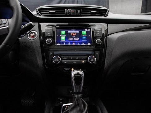 Used 2022 Nissan Rogue Sport SL w/ Premium Package image 24