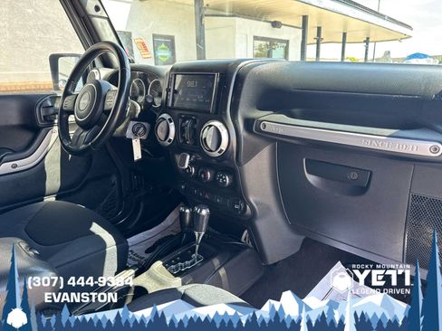 Used 2014 Jeep Wrangler Unlimited Rubicon AWD/4WD image 13