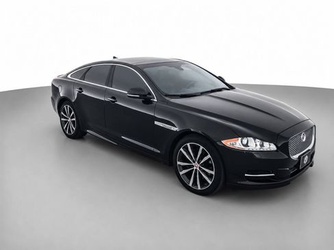 Used 2015 Jaguar XJ RWD image 3