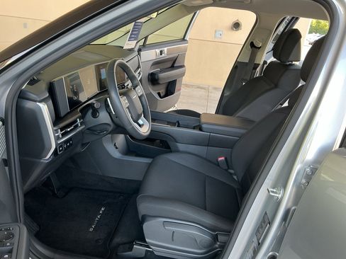 Certified 2025 Hyundai Santa Fe SE image 11