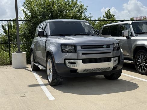 Used 2024 Land Rover Defender 110 SE AWD/4WD image 2