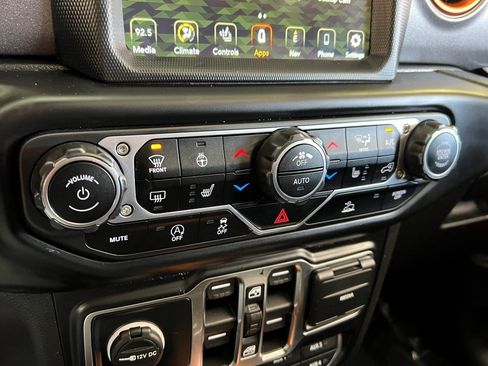 Certified 2022 Jeep Gladiator Mojave w/ LED Lighting Group image 35