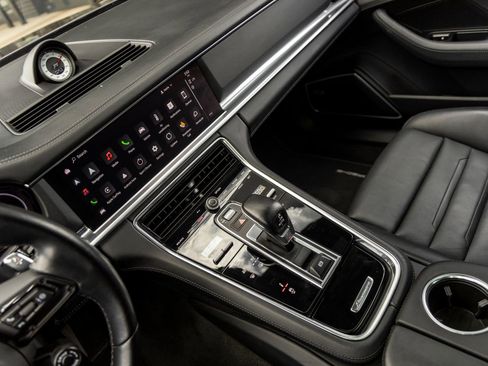 Certified 2022 Porsche Panamera Platinum Edition image 33