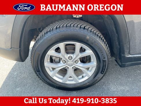 Used 2023 Jeep Grand Cherokee Limited AWD/4WD image 27