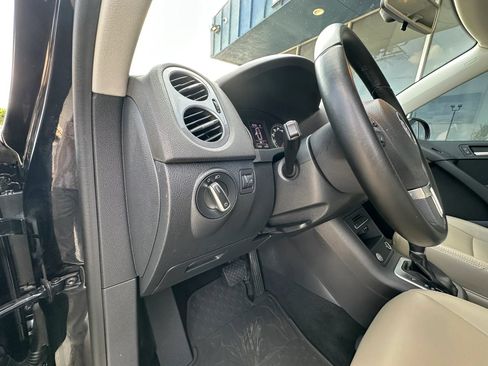 Used 2018 Volkswagen Tiguan Limited w/ Premium Package FWD image 11