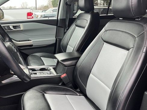 Used 2023 Ford Explorer XLT w/ Equipment Group 202A image 11