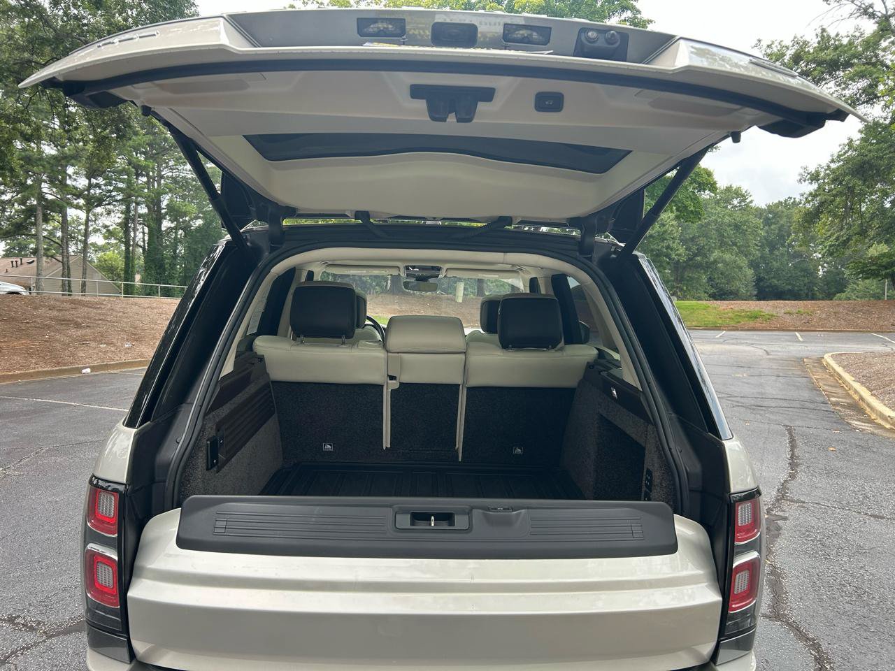Used 2018 Land Rover Range Rover HSE AWD/4WD image 18