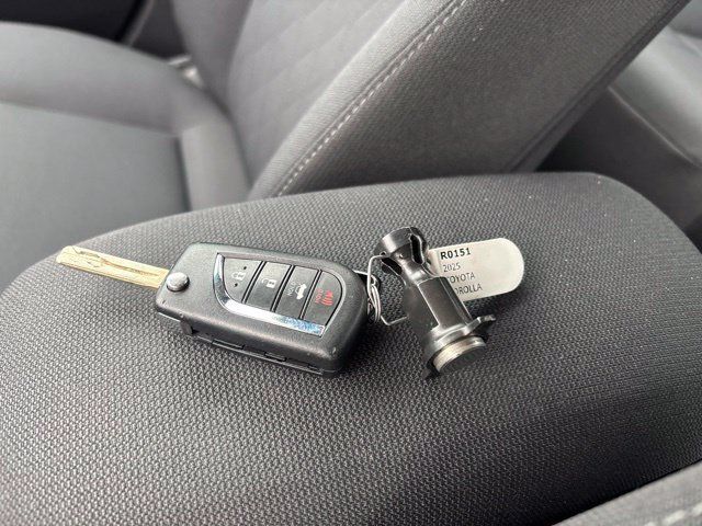 Used 2025 Toyota Corolla LE FWD image 19