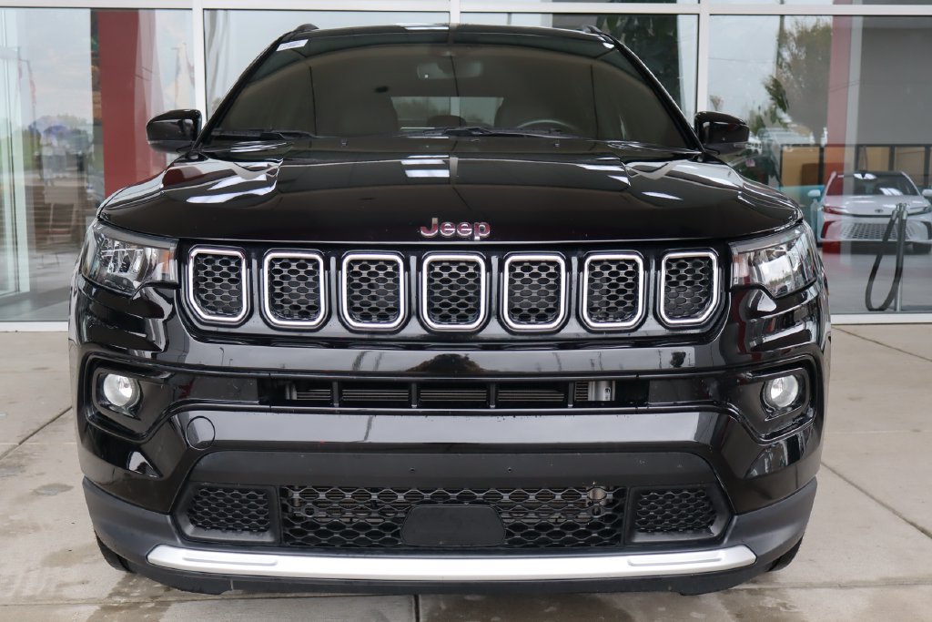 Used 2023 Jeep Compass Limited AWD/4WD image 2