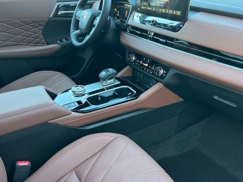 New 2026 Mitsubishi Outlander SEL image 18