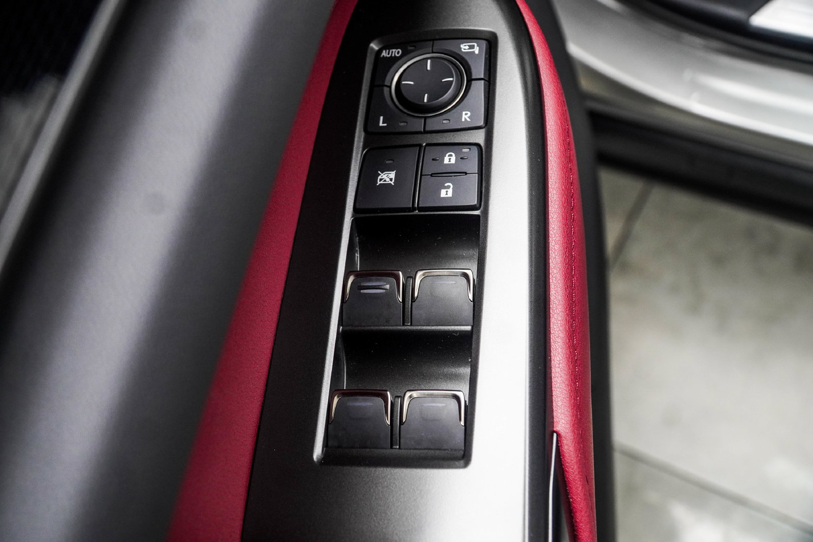 Used 2025 Lexus NX 250 FWD w/ Towing Package (2000 Lbs) image 33