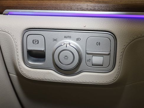 Used 2024 Mercedes-Benz GLS 580 4MATIC image 34