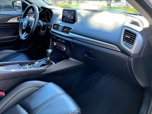Used 2018 MAZDA MAZDA3 Touring image 19