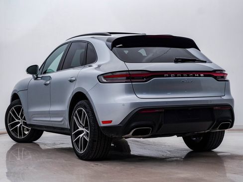 Certified 2025 Porsche Macan image 3