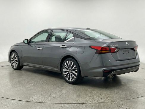 Used 2025 Nissan Altima 2.5 SV FWD image 6
