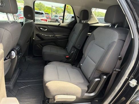 Used 2020 Chevrolet Traverse LT FWD image 14