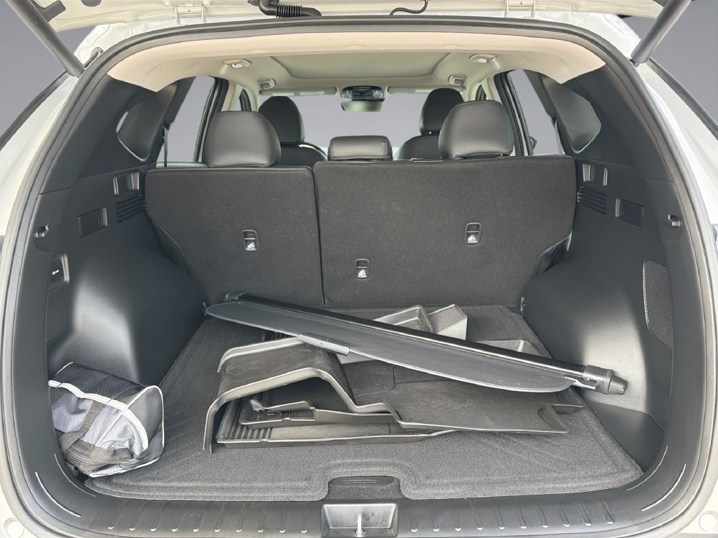 Used 2025 Hyundai Tucson Limited FWD image 13