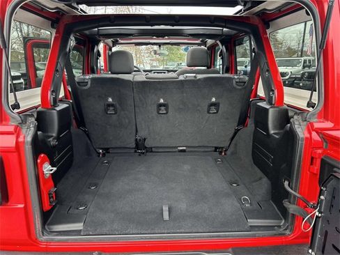 Used 2019 Jeep Wrangler Unlimited Sahara w/ Cold Weather Group image 14